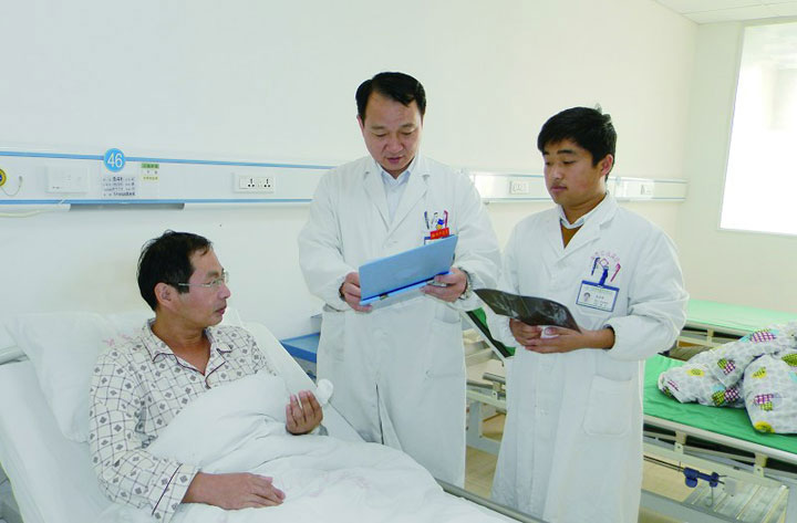 拇指不慎擠斷，喜得良醫接活