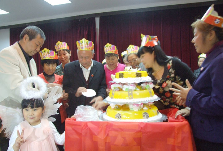 笑對生命強者癌友相聚慶生快樂